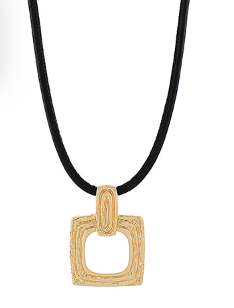 Square pendant choker