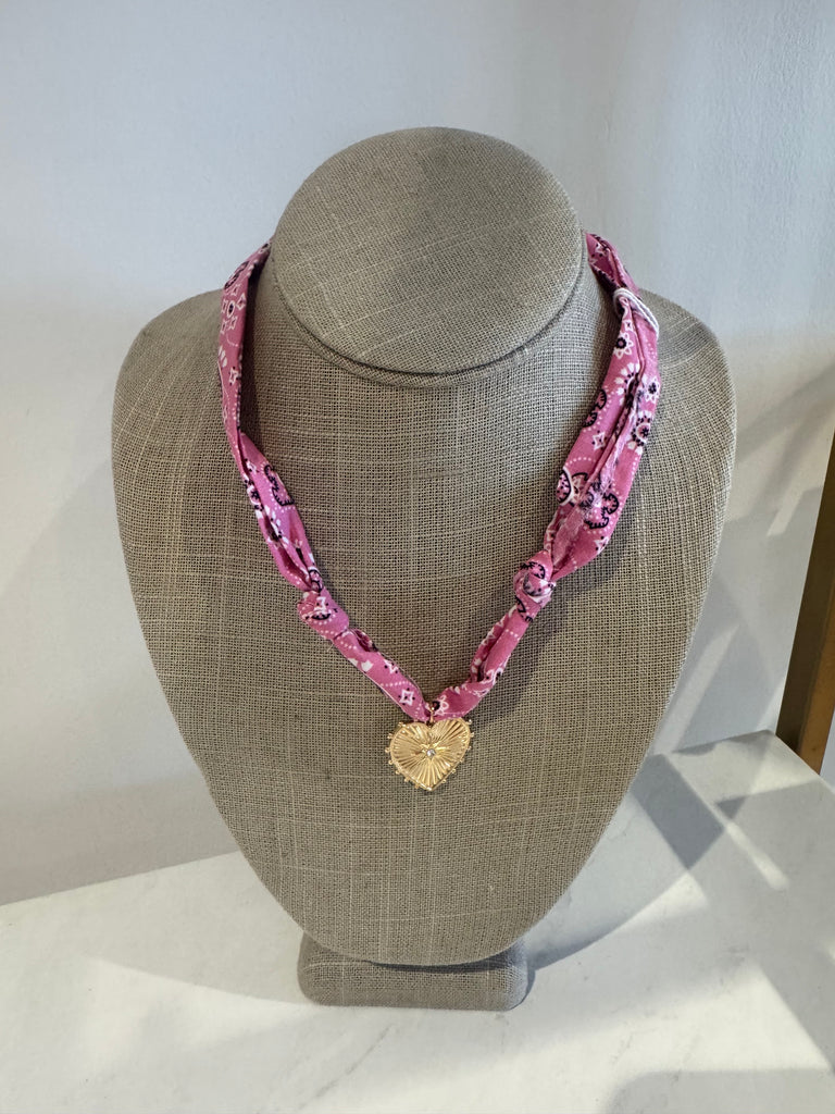 Heart pendant necklace