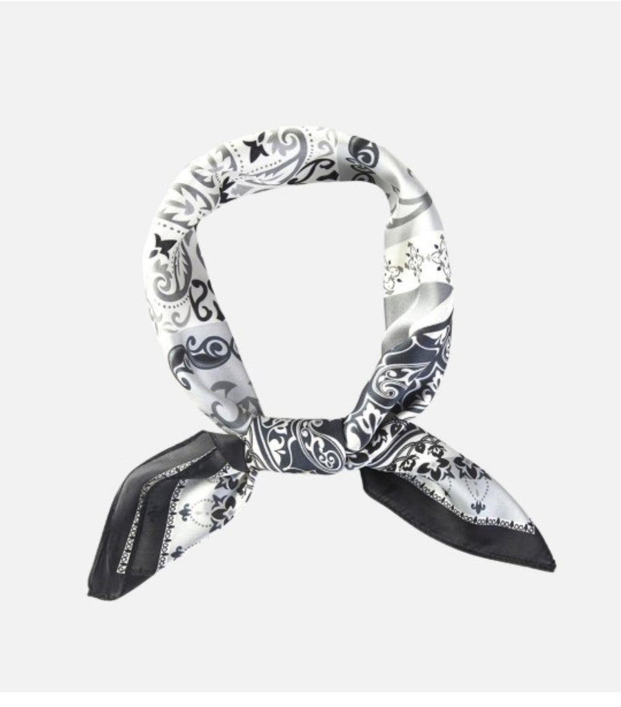 Blk/white paisley scarf